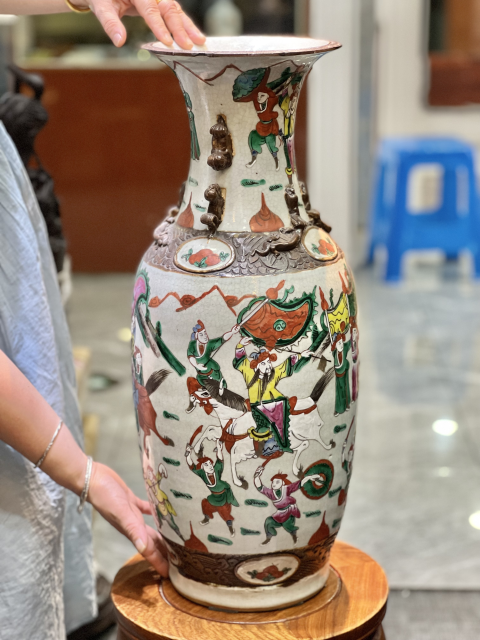 古玩陶瓷民國時期仿哥釉鐵銹花粉彩刀馬人物圖瓶拍賣，當前價格9966元