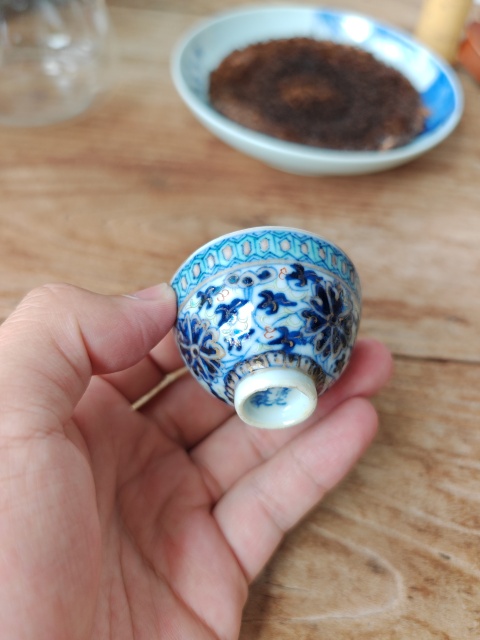 古玩陶瓷青花加彩描金纏枝花紋杯拍賣,當前價格4500元