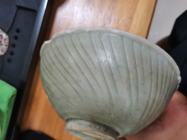 古玩陶瓷金村青瓷刻花撇口碗拍賣，當(dāng)前價(jià)格1000元
