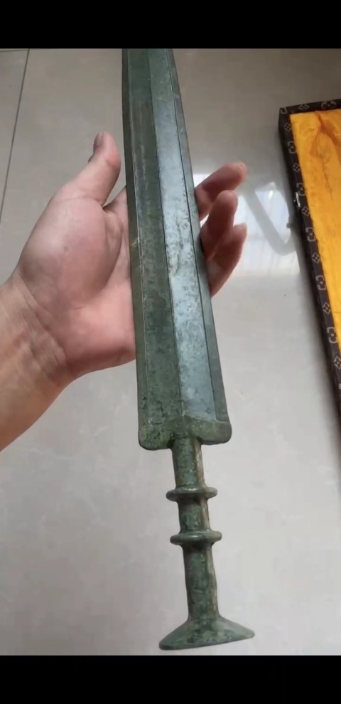域鉴古玩】青铜剑鉴定结果_青铜剑真假鉴别