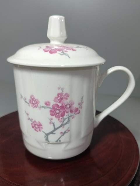 古玩陶瓷精美彩繪梅花詩文手把蓋杯拍賣，當前價格218元