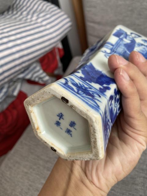 古玩陶瓷青花六方瓶拍賣,當前價格10000元