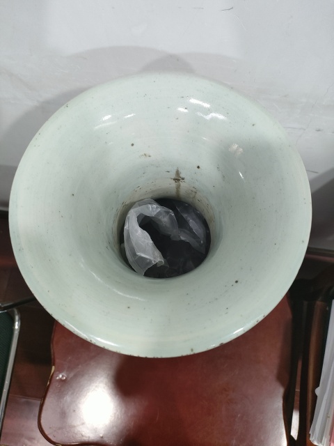 古玩陶瓷豆青釉青花喜鵲登梅圖撇口瓶拍賣,當前價格4500元