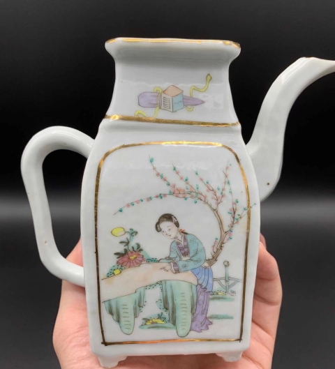 古玩陶瓷晚清民國名家汪淦泉作四方侍女紋執(zhí)壺拍賣，當前價格1300元