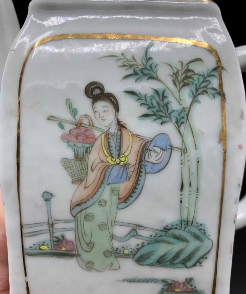 古玩陶瓷晚清民國名家汪淦泉作四方侍女紋執(zhí)壺拍賣，當前價格1300元