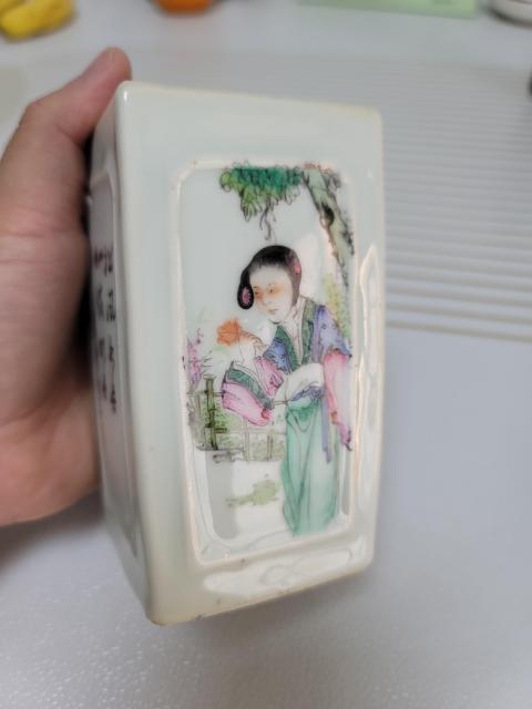 古玩陶瓷民國(guó)名家粉彩仕女詩(shī)文四方筆筒拍賣,當(dāng)前價(jià)格4800元