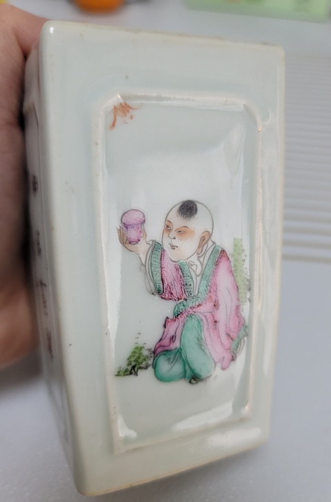 古玩陶瓷民國(guó)名家粉彩仕女詩(shī)文四方筆筒拍賣,當(dāng)前價(jià)格4800元