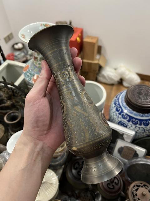 古玩雜項(特價)晚清民國刻畫銅瓶拍賣,當前價格298元