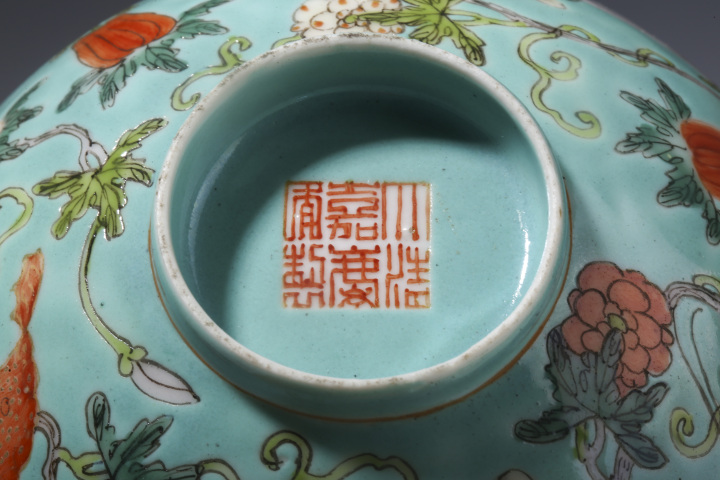 古玩陶瓷民國·松石綠地粉彩瓜瓞綿綿紋碗真品鑒賞圖