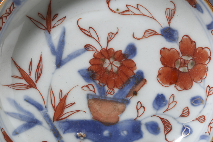 古玩陶瓷康熙·青花礬紅描金洞石花卉紋碟拍賣(mài)，當(dāng)前價(jià)格126元