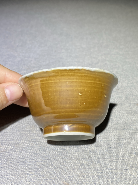 古玩陶瓷【康熙·顯現青花繪畫功力（己保真）】內青花外醬釉杯拍賣，當前價格988元