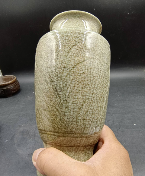 古玩陶瓷明代?青釉刻花撇口瓶拍賣，當前價格4000元