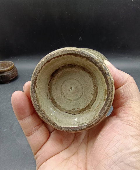 古玩陶瓷明代?青釉刻花撇口瓶拍賣，當前價格4000元