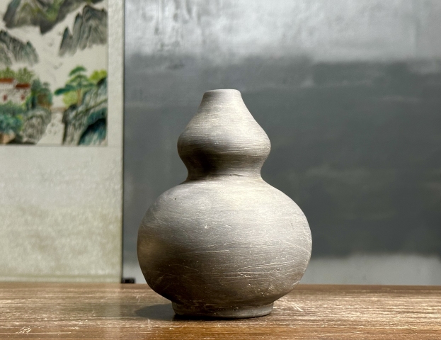 古玩陶瓷清代?黑陶葫蘆瓶拍賣，當前價格1700元