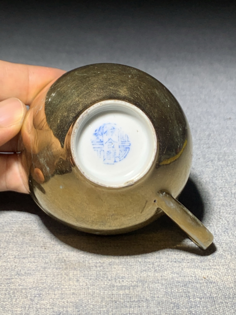古玩陶瓷【民國(guó)·通體金光燦燦,趣味盎然】通體金釉把杯拍賣,當(dāng)前價(jià)格777元