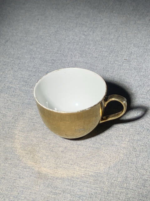 古玩陶瓷【民國(guó)·通體金光燦燦,趣味盎然】通體金釉把杯拍賣,當(dāng)前價(jià)格777元