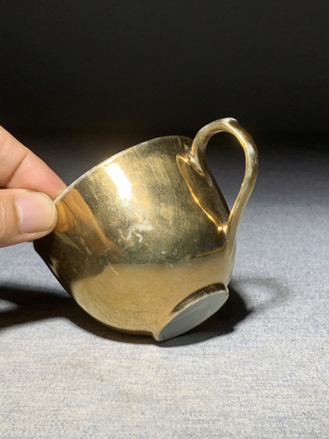 古玩陶瓷【民國(guó)·通體金光燦燦,趣味盎然】通體金釉把杯拍賣,當(dāng)前價(jià)格777元