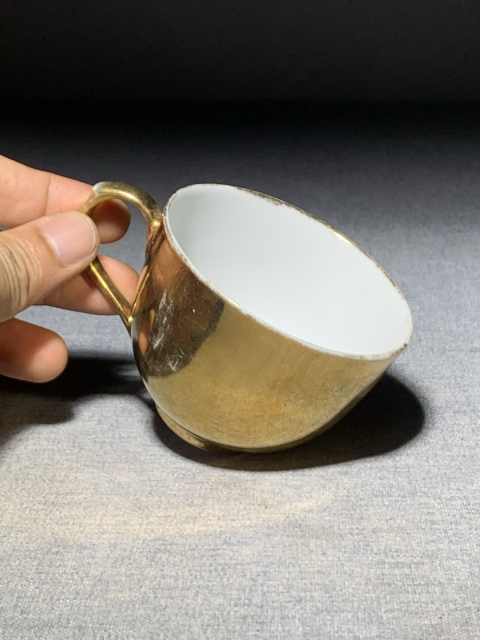 古玩陶瓷【民國(guó)·通體金光燦燦,趣味盎然】通體金釉把杯拍賣,當(dāng)前價(jià)格777元