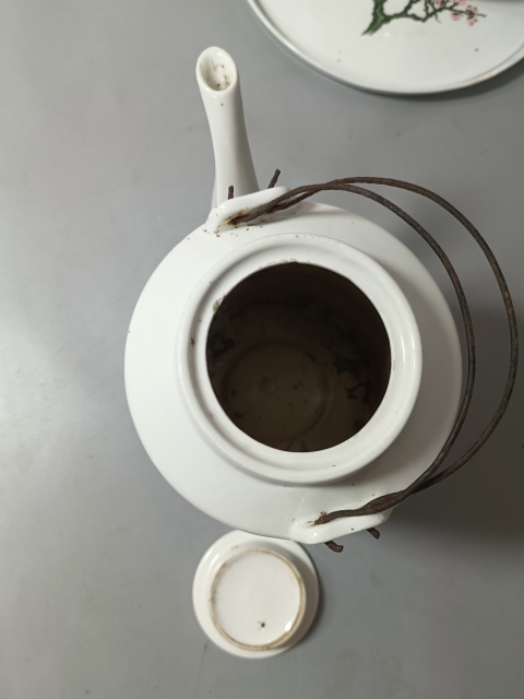 古玩陶瓷彩繪水果紋大提梁壺拍賣,當前價格188元