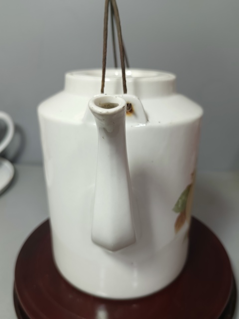 古玩陶瓷彩繪水果紋大提梁壺拍賣,當前價格188元