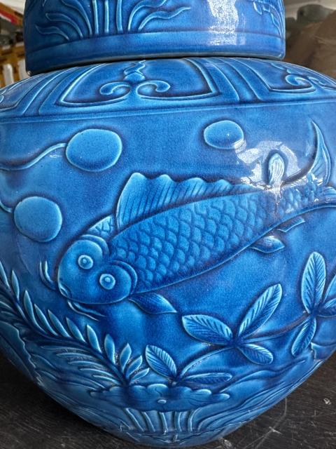 古玩陶瓷孔雀藍(lán)釉堆塑魚藻紋蓋罐拍賣，當(dāng)前價(jià)格680元