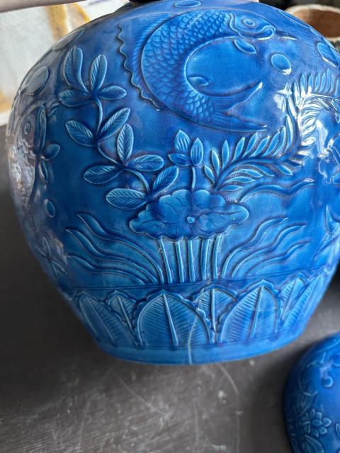 古玩陶瓷孔雀藍(lán)釉堆塑魚藻紋蓋罐拍賣，當(dāng)前價(jià)格680元