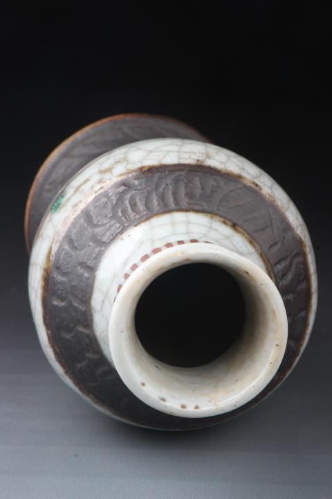 古玩陶瓷【8512】清咸豐哥釉五彩劉海戲金蟾圖瓶拍賣，當前價格3280元