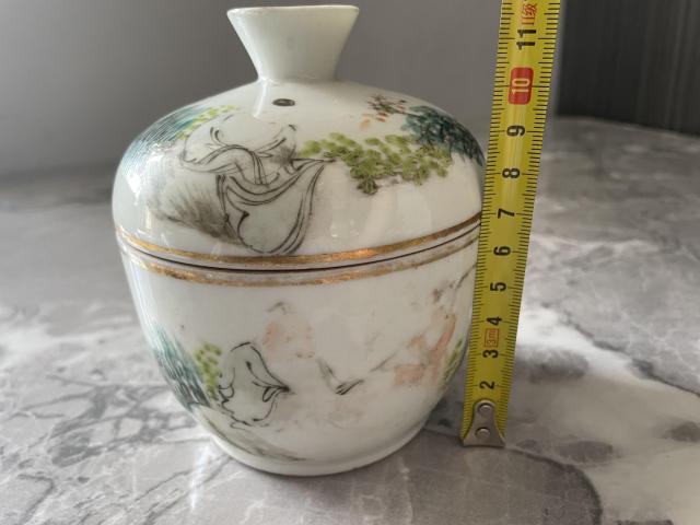 古玩陶瓷清（庫出）淺降彩人物紋蓋缸拍賣，當(dāng)前價(jià)格1980元