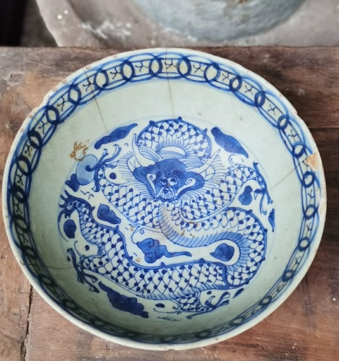古玩陶瓷八蠻進(jìn)寶正面龍紋青花碗拍賣,當(dāng)前價(jià)格1000元