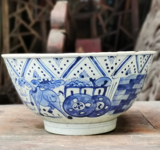 古玩陶瓷八蠻進(jìn)寶正面龍紋青花碗拍賣,當(dāng)前價(jià)格1000元