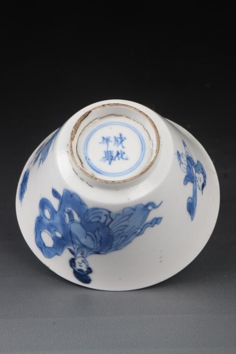 古玩陶瓷【8582】清康熙 青花美人嬰戲圖杯拍賣,當(dāng)前價格2560元