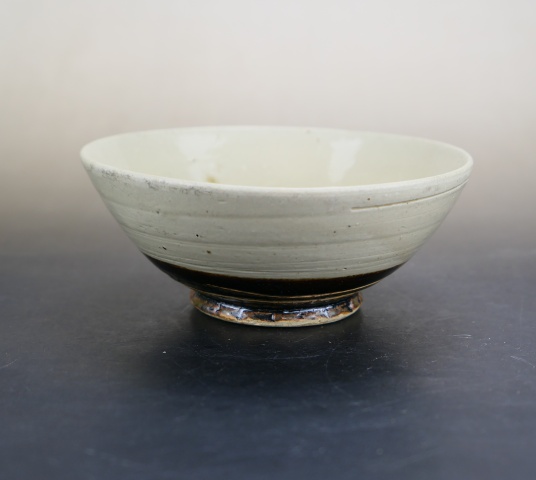 古玩陶瓷元代.黑白釉緇素碗（1279年-1368年）拍賣，當(dāng)前價(jià)格3600元