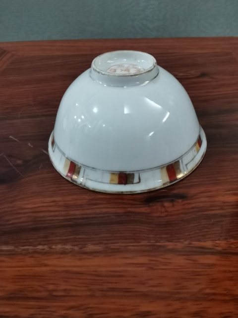 古玩陶瓷解放初期白釉花邊碗拍賣，當前價格360元