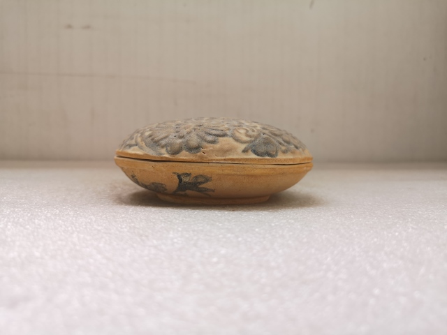 古玩陶瓷宋代青花花卉紋子母粉盒拍賣,當前價格23456元