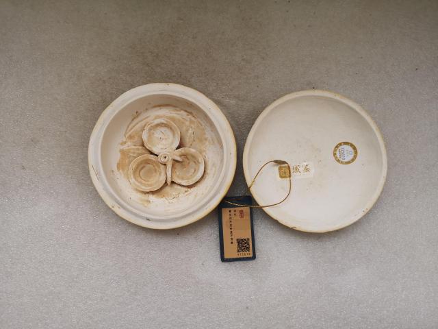 古玩陶瓷宋代青花花卉紋子母粉盒拍賣,當前價格23456元