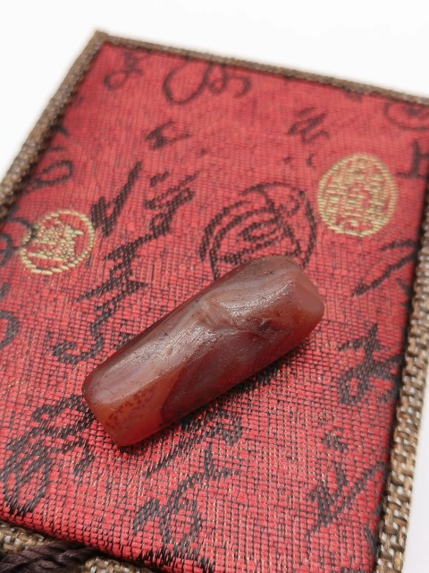 古玩玉器秦·天然紅瑪瑙多棱珠拍賣,當前價格100元