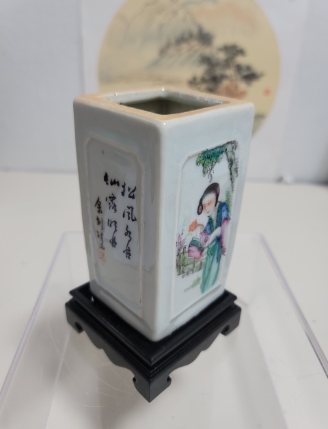 古玩陶瓷民國(guó)名家粉彩仕女詩(shī)文四方筆筒拍賣,當(dāng)前價(jià)格4800元