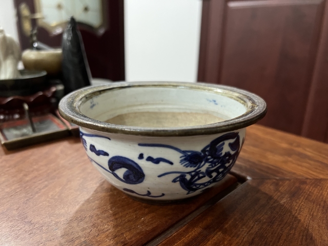 古玩陶瓷清中期青花趕珠龍紋香爐拍賣,當前價格999元