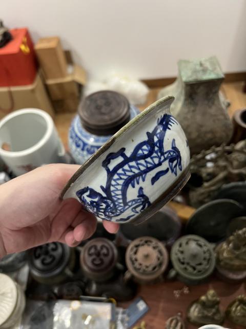 古玩陶瓷清中期青花趕珠龍紋香爐拍賣,當前價格999元