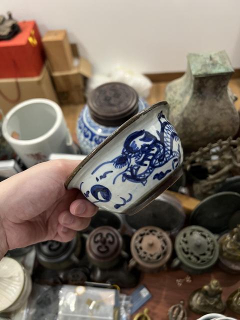 古玩陶瓷清中期青花趕珠龍紋香爐拍賣,當前價格999元