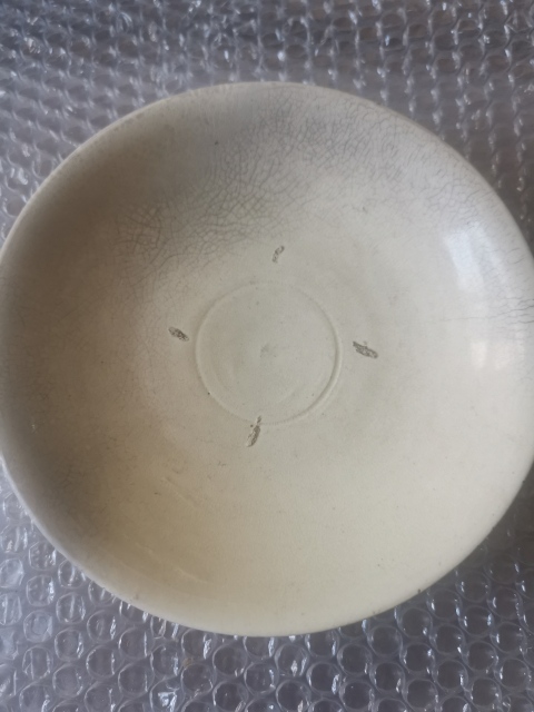 古玩陶瓷宋代，登封窯，芝麻支釘白釉淺碗拍賣，當(dāng)前價格999元
