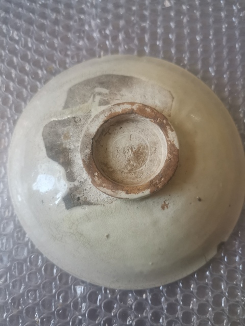 古玩陶瓷宋代，登封窯，芝麻支釘白釉淺碗拍賣，當(dāng)前價格999元