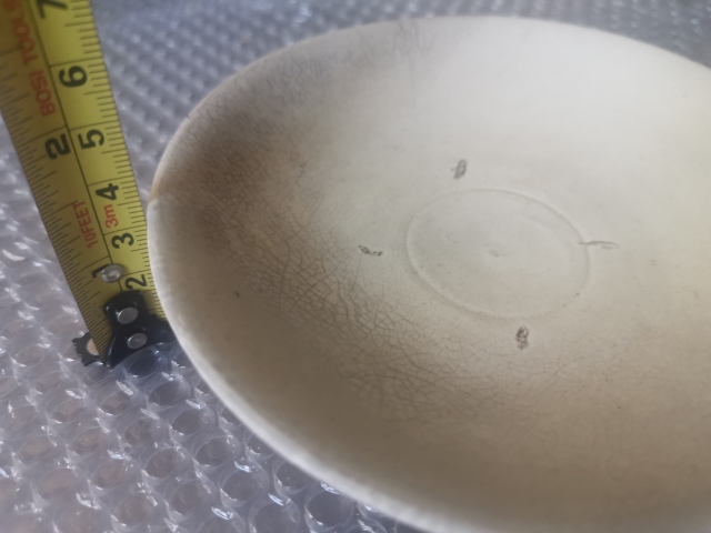 古玩陶瓷宋代，登封窯，芝麻支釘白釉淺碗拍賣，當(dāng)前價格999元