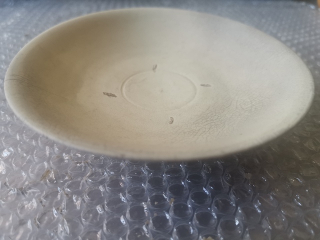 古玩陶瓷宋代，登封窯，芝麻支釘白釉淺碗拍賣，當(dāng)前價格999元