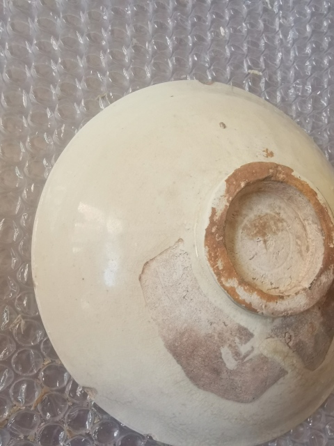 古玩陶瓷宋代，登封窯，芝麻支釘白釉淺碗拍賣，當(dāng)前價格999元