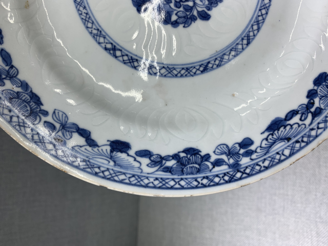 古玩陶瓷【特價(jià)處理】雍正青花花卉暗刻花工藝折沿盤(pán)拍賣(mài)，當(dāng)前價(jià)格588元