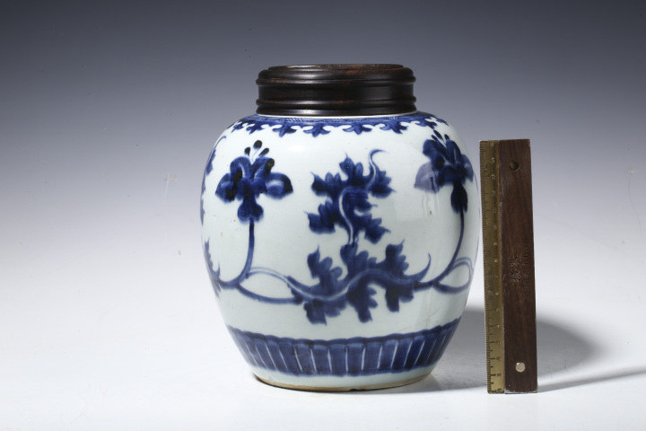 古玩陶瓷清康熙·青花纏枝秋葵紋罐真品鑒賞圖