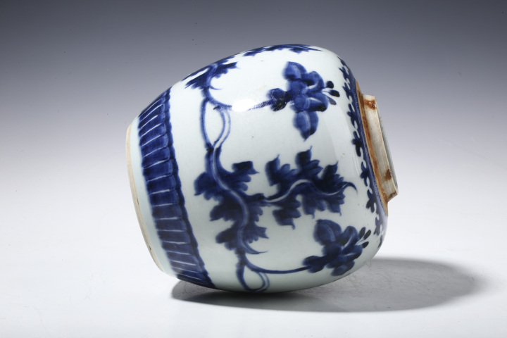 古玩陶瓷清康熙·青花纏枝秋葵紋罐真品鑒賞圖