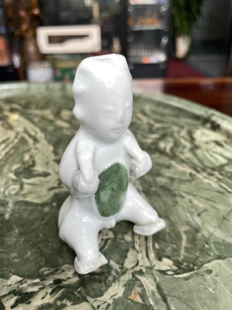 古玩陶瓷清代中晚期綠彩孩童擺件拍賣,當(dāng)前價(jià)格888元