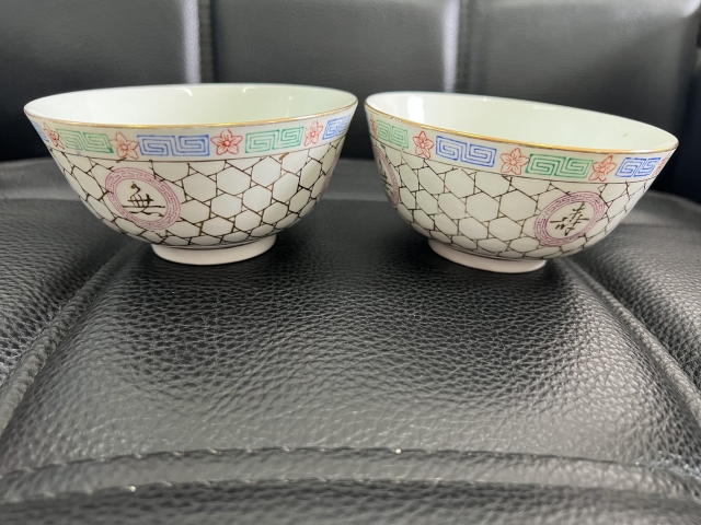 古玩陶瓷民國·錦地粉彩描金萬壽無疆碗（一對）拍賣，當前價格99元